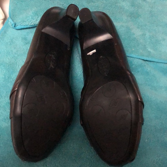 Hush Puppies Soft Style Pewter-tone Pumps - Picture 3 of 9